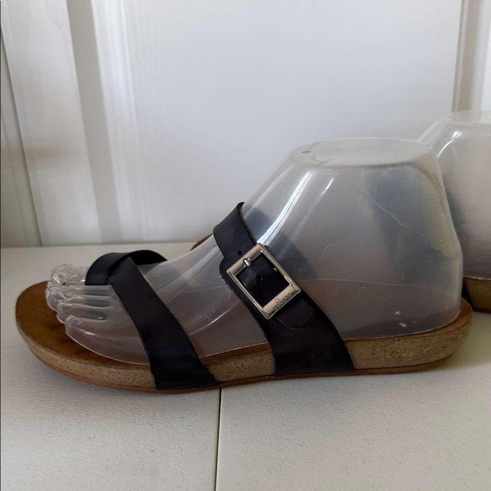 Yukono Women's Black Two-Strap Buckle Sandals with Cross Over Upper (sz 7.5) - Picture 3 of 8